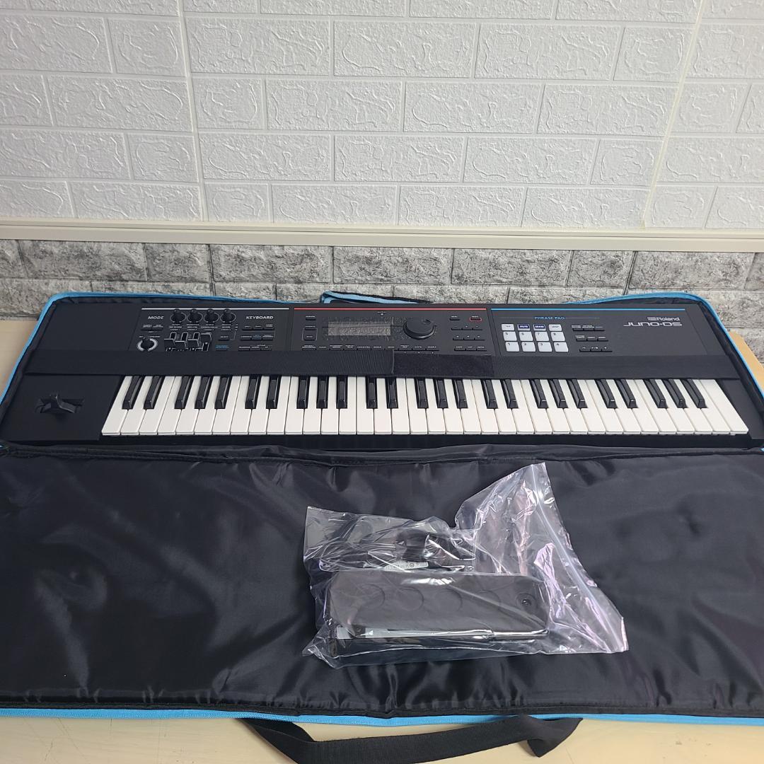 美品★Roland JUNO-DS 61 シンセサイザー ソフトケース・ペダル付