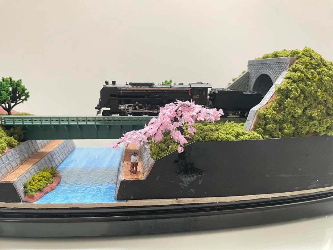 Nゲージミニジオラマ　鉄橋とトンネルのある春の風景