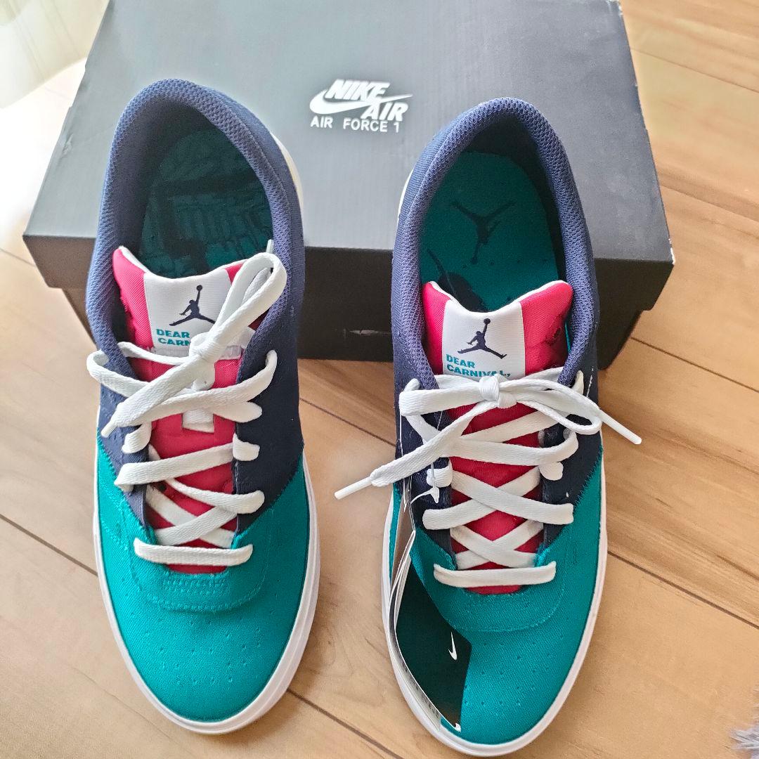 新品　未用　メンス鞋　NIKE　28.5