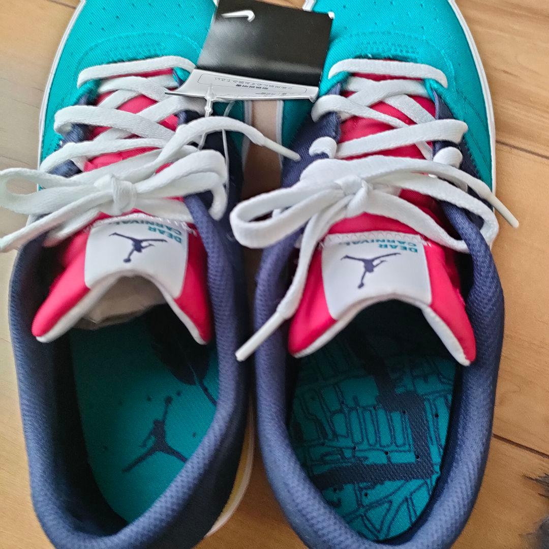 新品　未用　メンス鞋　NIKE　28.5