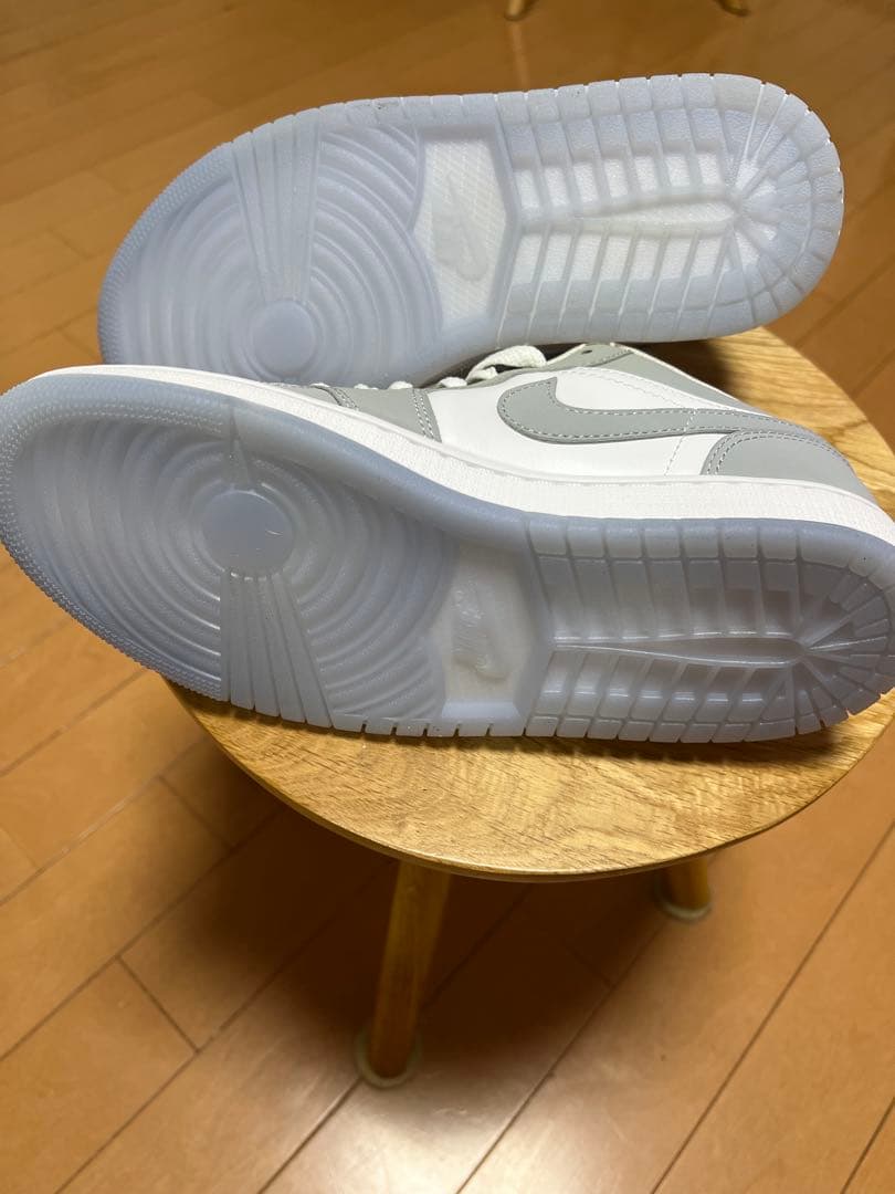 お値下げ！Nike Air Jordan 1 Low ホワイト/グレー 女性用