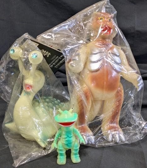 蓄光ゴメス＆ナメゴン（ブルマァク復刻）未開封ソフビ２体セット＋カネゴン蓄光ミニ