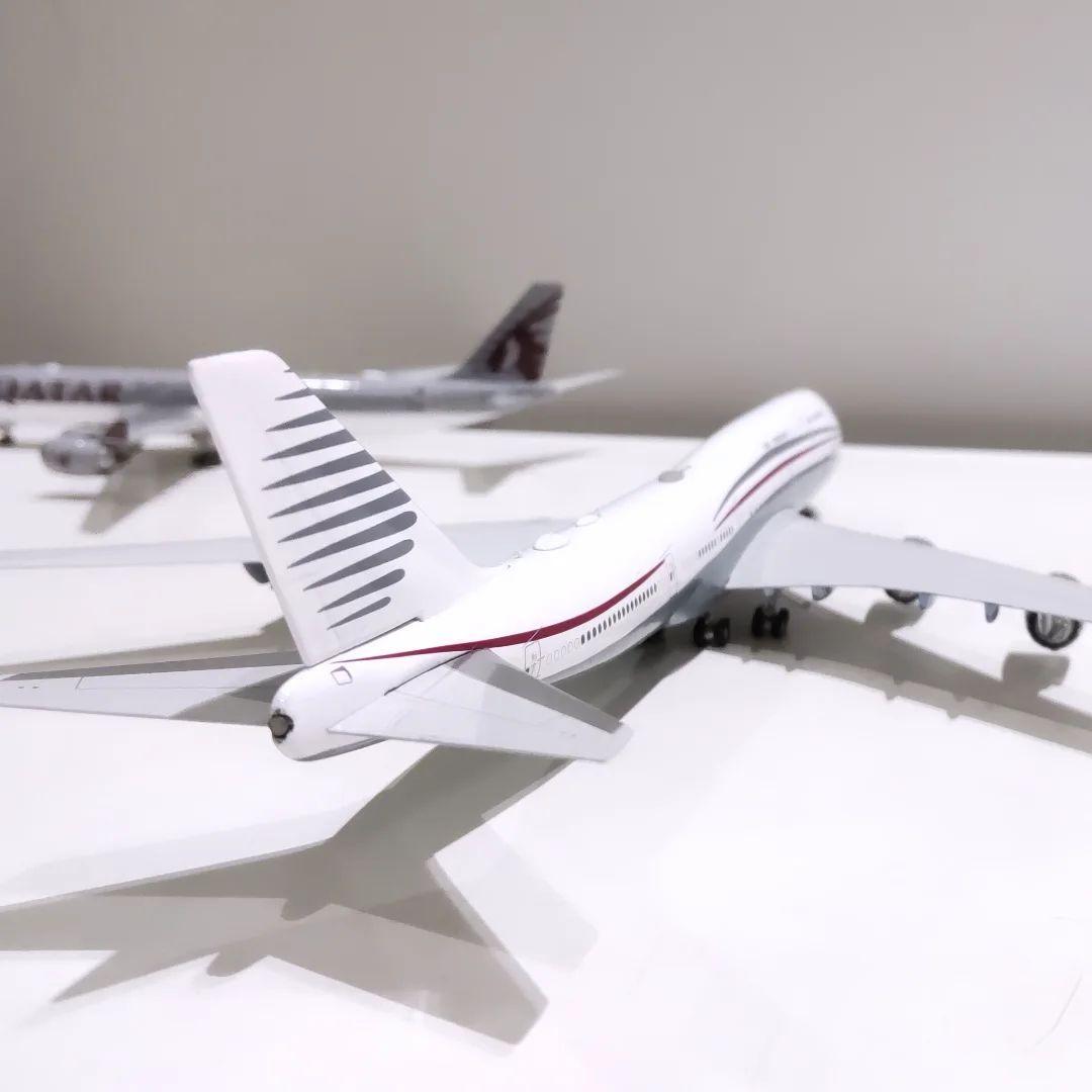 航空機・ヘリコプター QATAR AMIRI FLIGHT B747-8KB 1/400