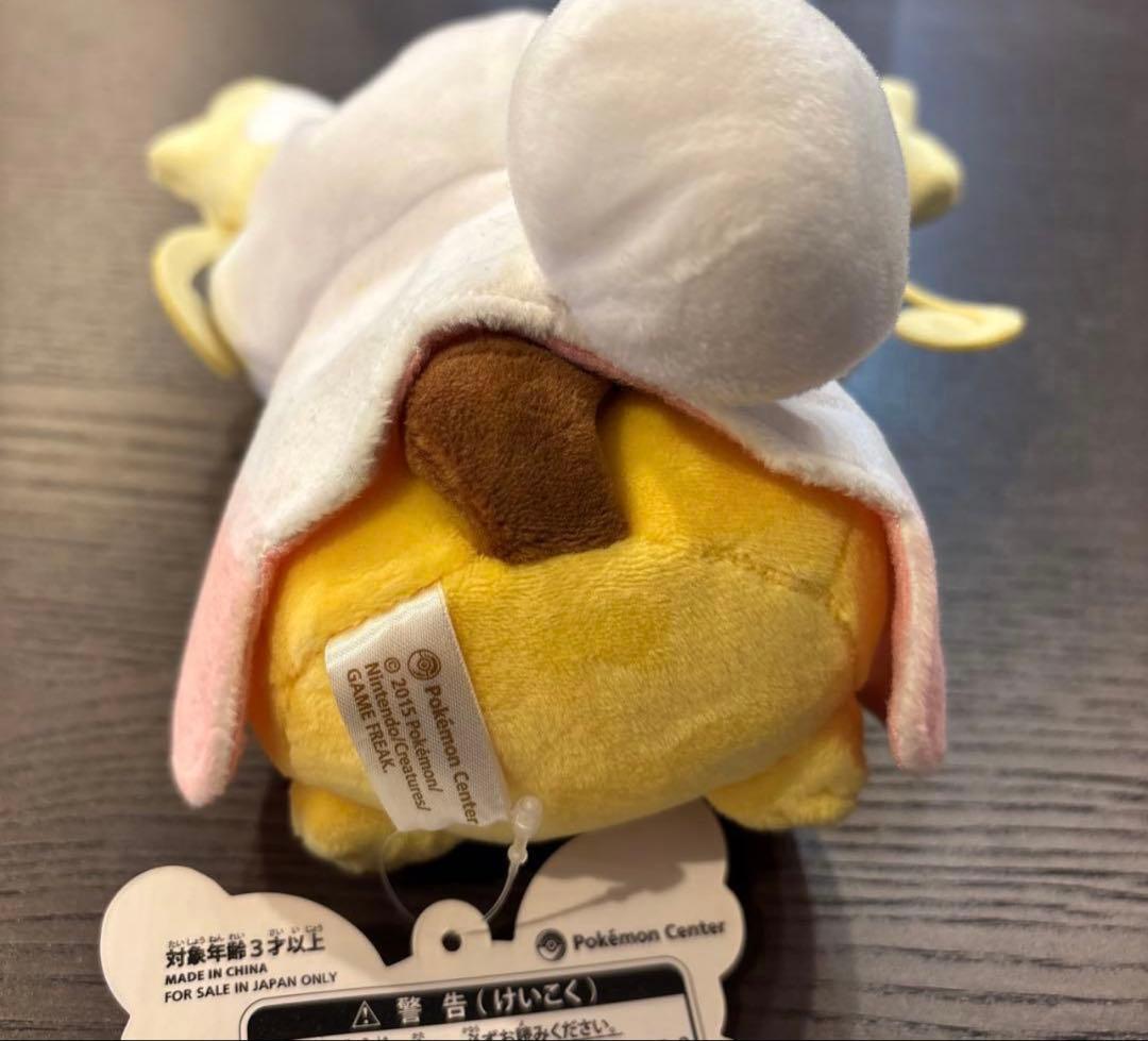 メガタブンネのポンチョを着たピカチュウぬいぐるみ