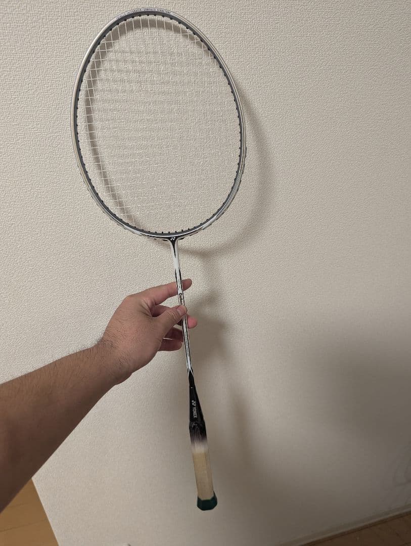 美品中古　２０２４年版　YONEX Carbonex 20 バドミントンラケット