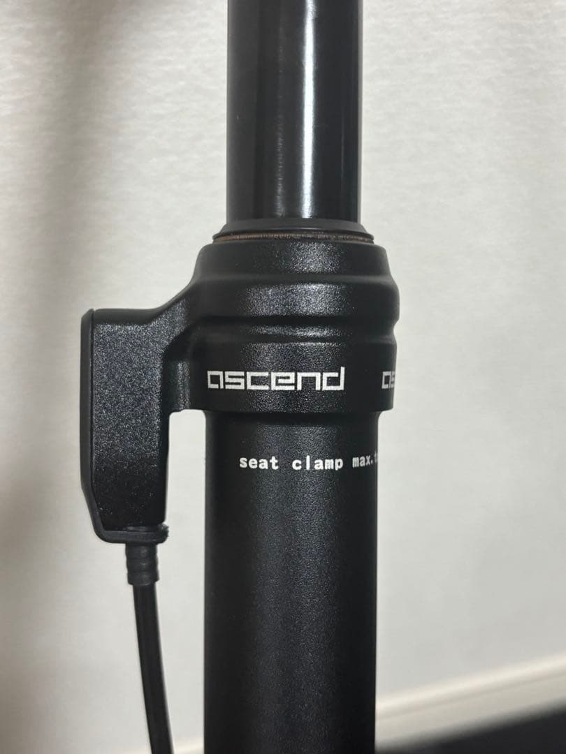ascendドロッパーポスト 。125mmトラベル、直径31.6mm。