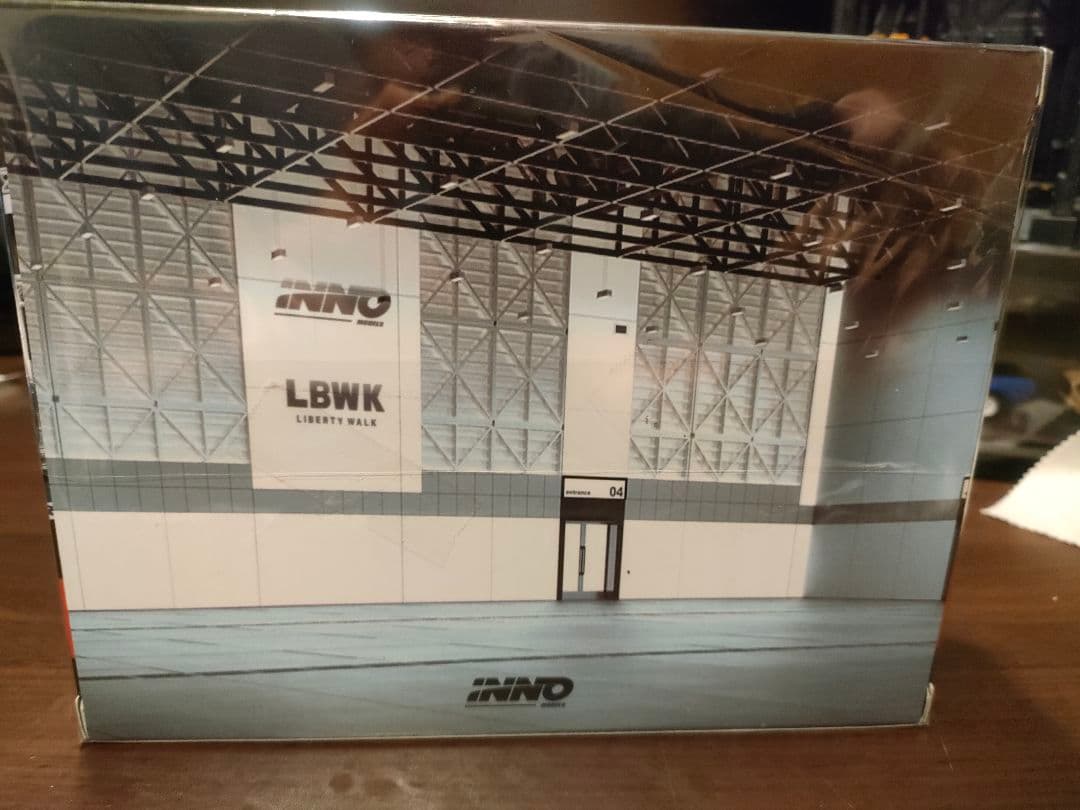 LBWK AUTO SALON DIORAMA 1:64スケール