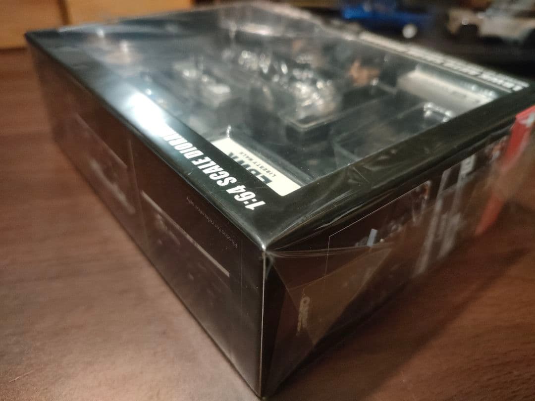 LBWK AUTO SALON DIORAMA 1:64スケール