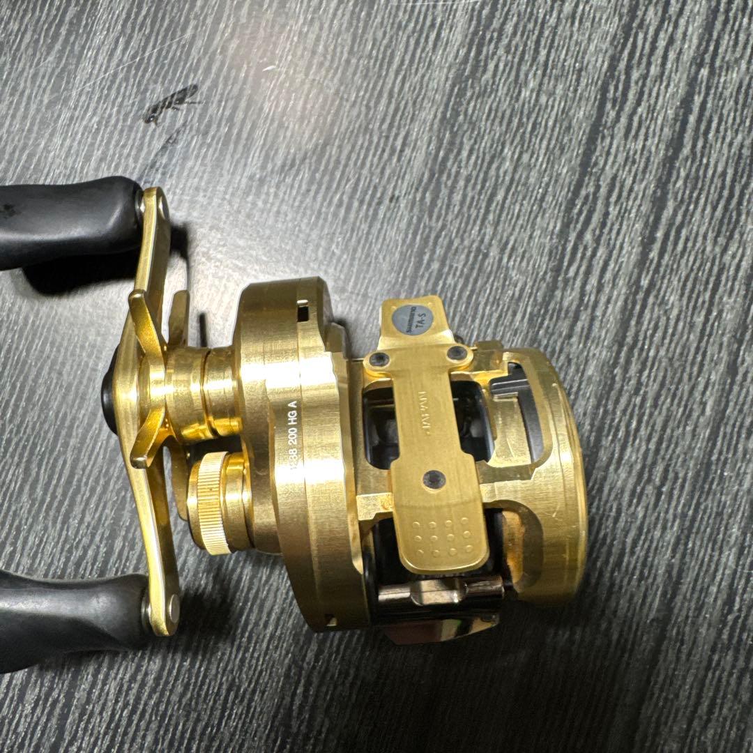 シマノ 21 カルカッタコンクエスト 200HG 右ハンドル