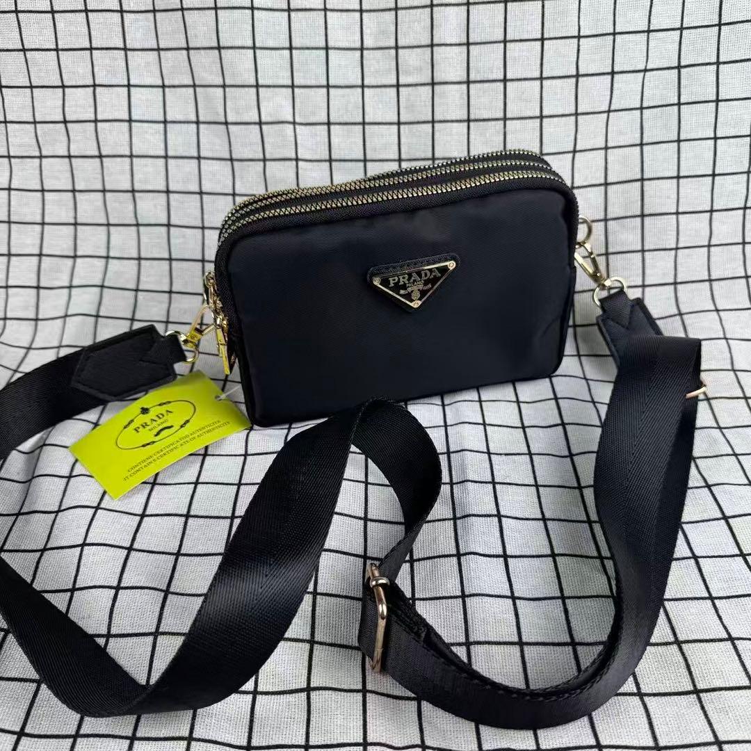 ショルダーバック　PRADA ノベルティ ブラック