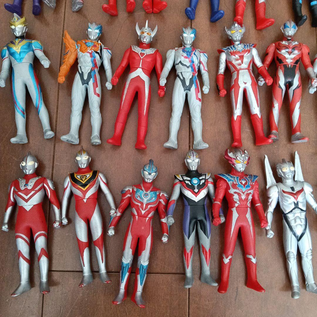 【値下げ】ウルトラマンソフビ 44体　バスボールフィギュア　本　剣　まとめ売り