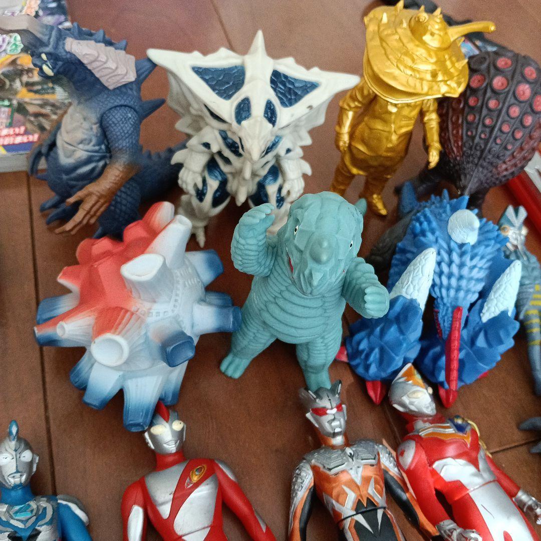 【値下げ】ウルトラマンソフビ 44体　バスボールフィギュア　本　剣　まとめ売り