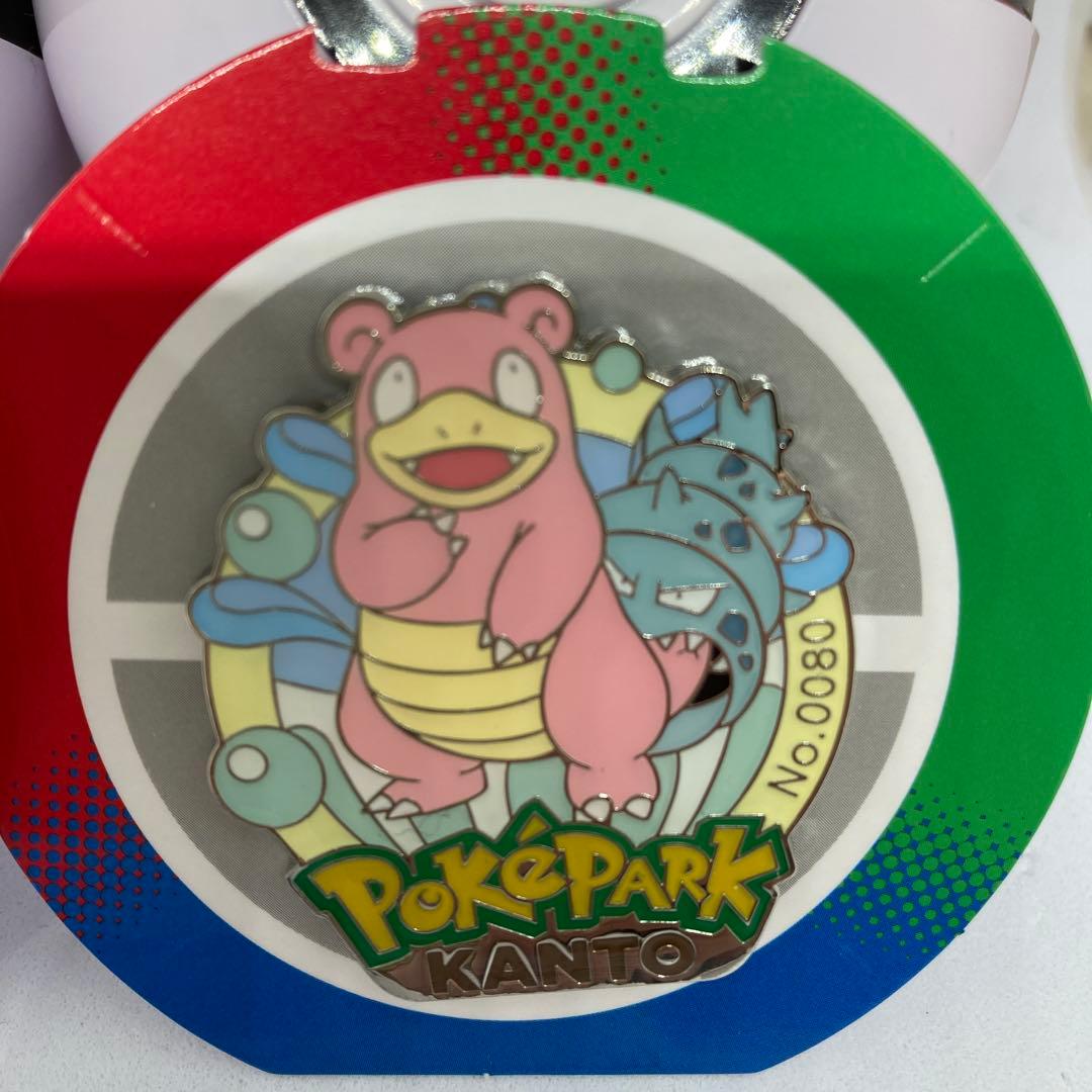 ポケパークカントー ヤドン ヤドラン モンスターボール付 ピンバッジ