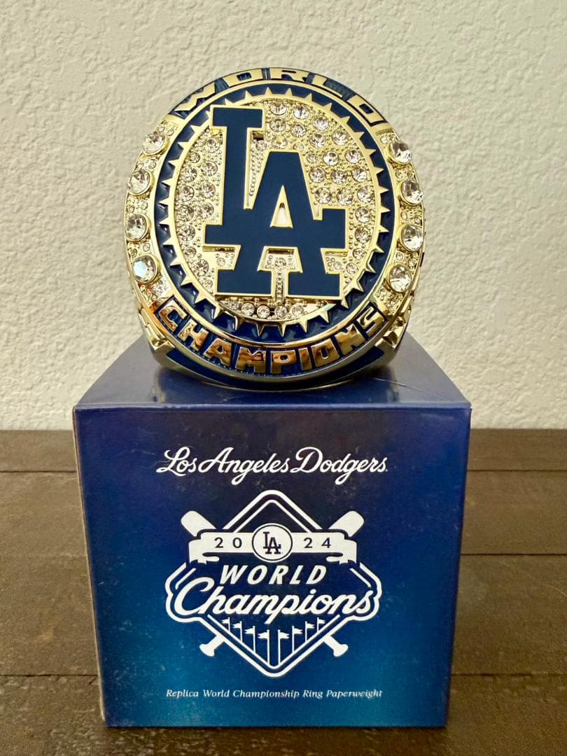 【非売品・限定品】LA Dodgers 2024年特大チャンピオンリングレプリカ