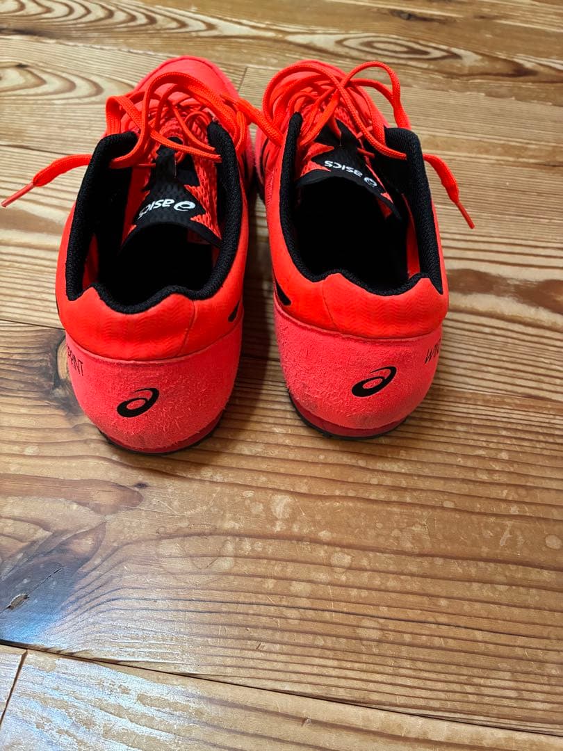 asics スパイクシューズ オレンジ