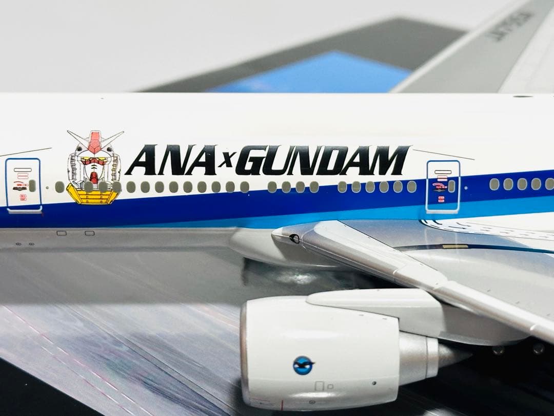 全日空商事1/200 B777-300 ANAガンダムジェット NH20035