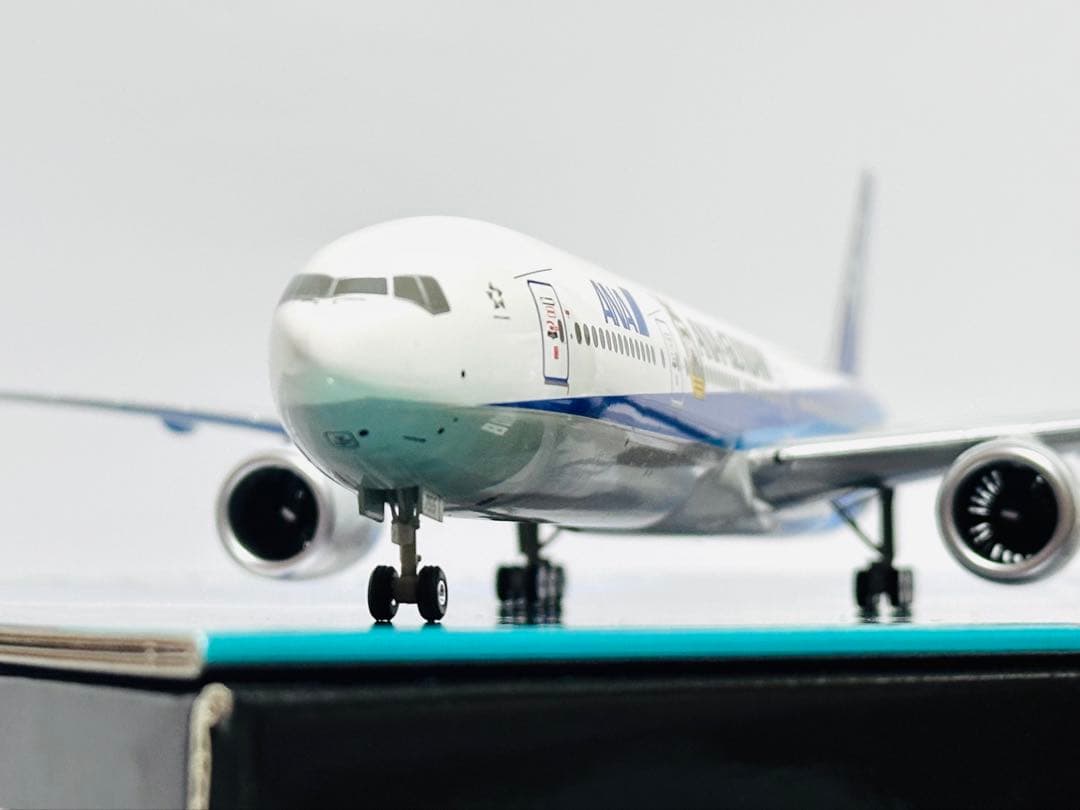全日空商事1/200 B777-300 ANAガンダムジェット NH20035