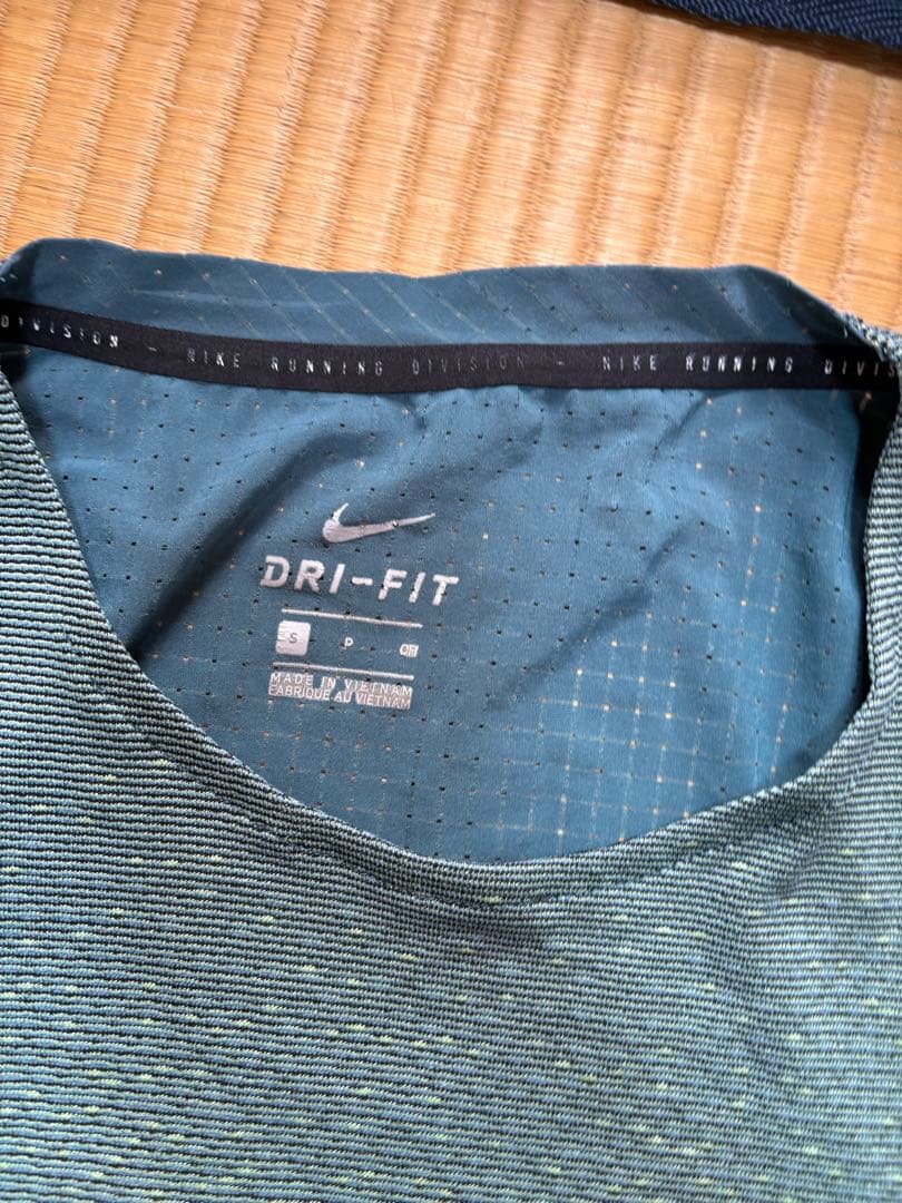 NIKE DRI-FIT ディヴィジョン　ランニングシャツ　ヴェイパーフライ