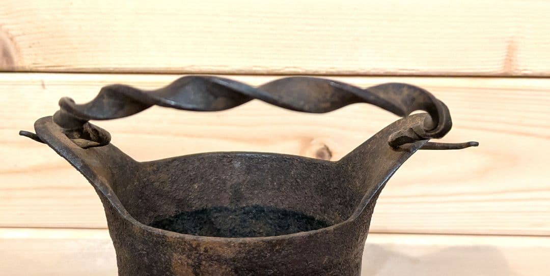 南部鉄器　三岩堂　吊り下げ花瓶　カニ彫刻の鉄瓶　ヴィンテージ　アンティーク