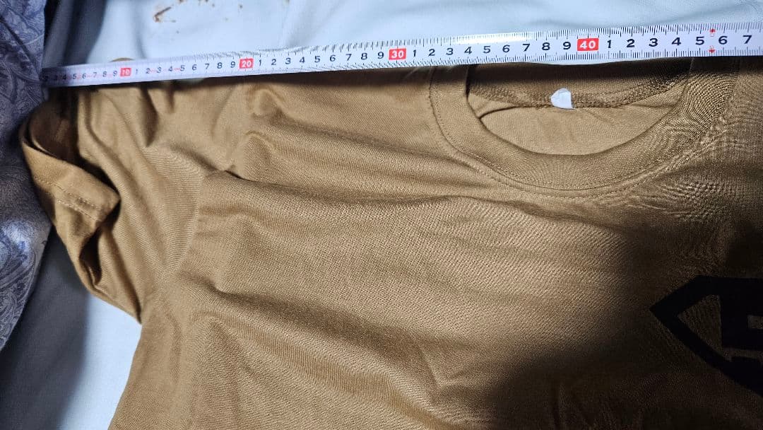 厚木米軍、カーキ ロゴ入り Tシャツ。 サイズ XL　です。