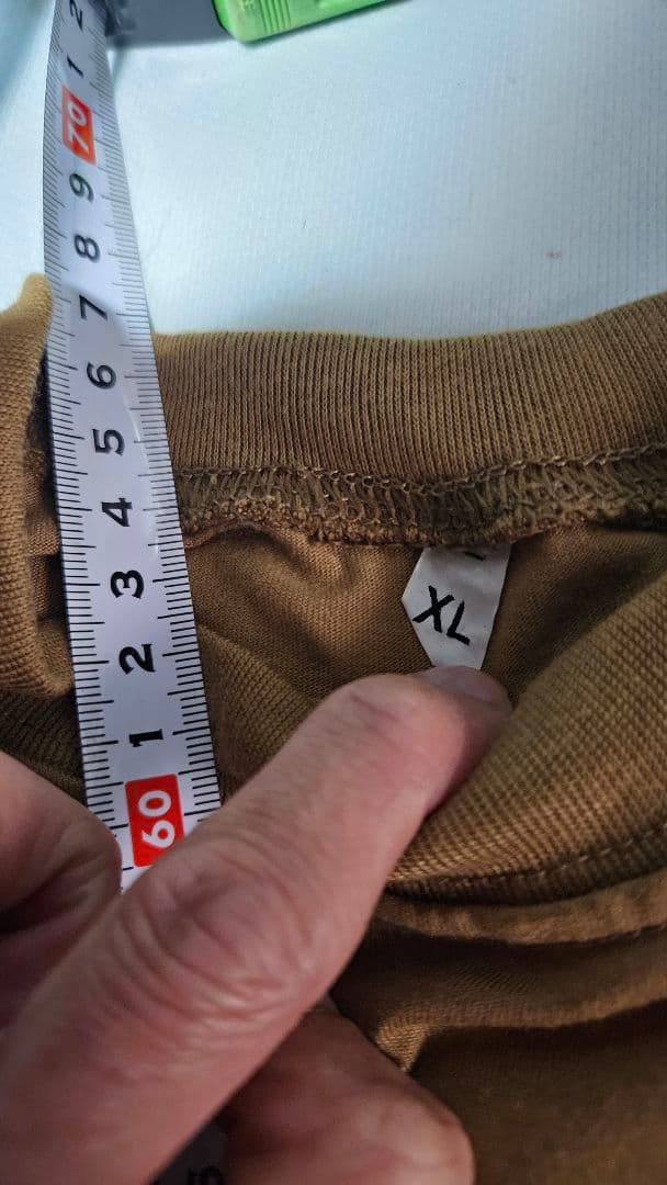 厚木米軍、カーキ ロゴ入り Tシャツ。 サイズ XL　です。