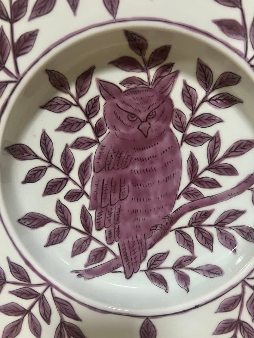 フクロウ模様の紫色皿