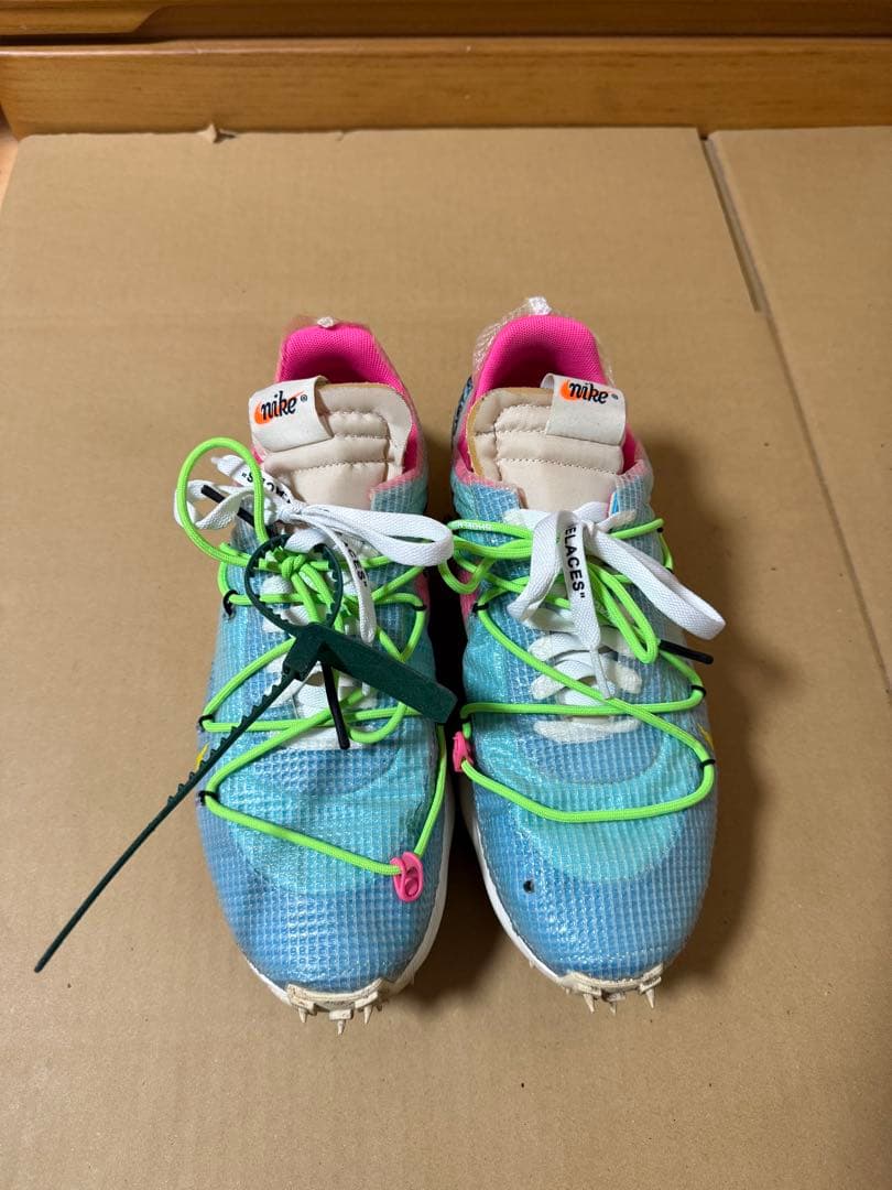 Nike Off Whiteコラボ スパイクシューズ 青/ピンク/黄