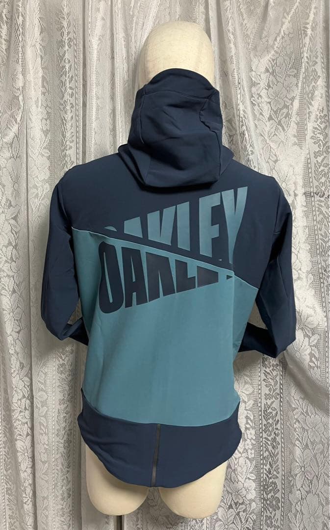 OAKLEY オークリー　ジップアップ　パーカー　ストレッチ　デカロゴ　Ｓサイズ
