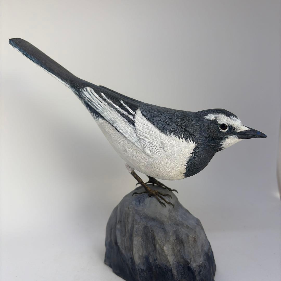 野鳥　セグロセキレイ　木彫り　ハンドメイド　リアルバードカービング　　　一点物