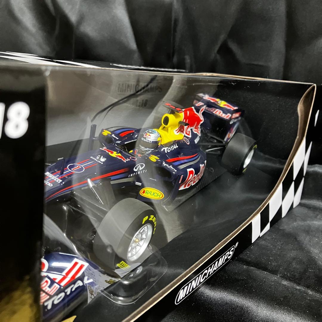 ミニカー RED BULL RENAULT F1 MINI CHAMPS 1/18