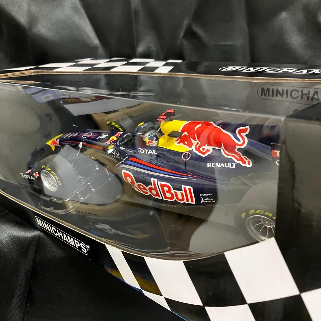 ミニカー RED BULL RENAULT F1 MINI CHAMPS 1/18