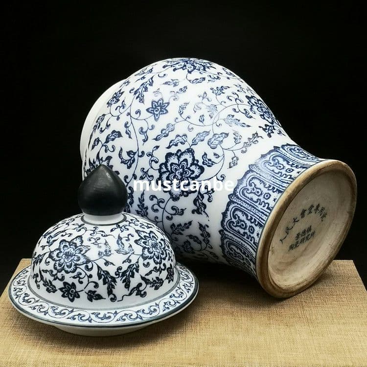 青花纏枝蓮将軍缶 景徳鎮 陶磁器 装飾品 現代工芸品 美術品 置物