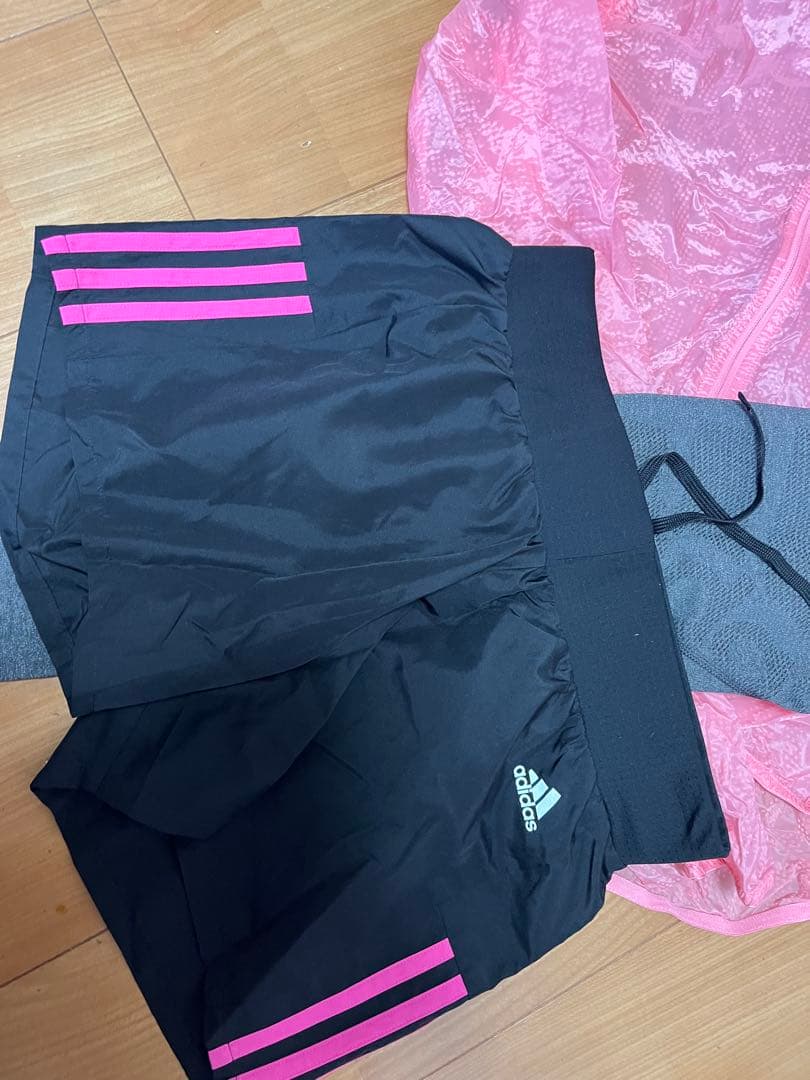 adidas ウィンドブレーカーとショートパンツセット