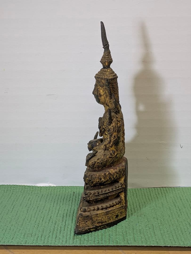 タイのラタナコーシン朝（18世紀〜19世紀頃）に作られた、青銅像　神像。