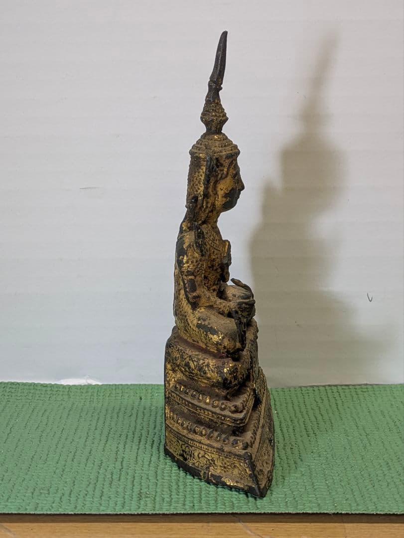 タイのラタナコーシン朝（18世紀〜19世紀頃）に作られた、青銅像　神像。