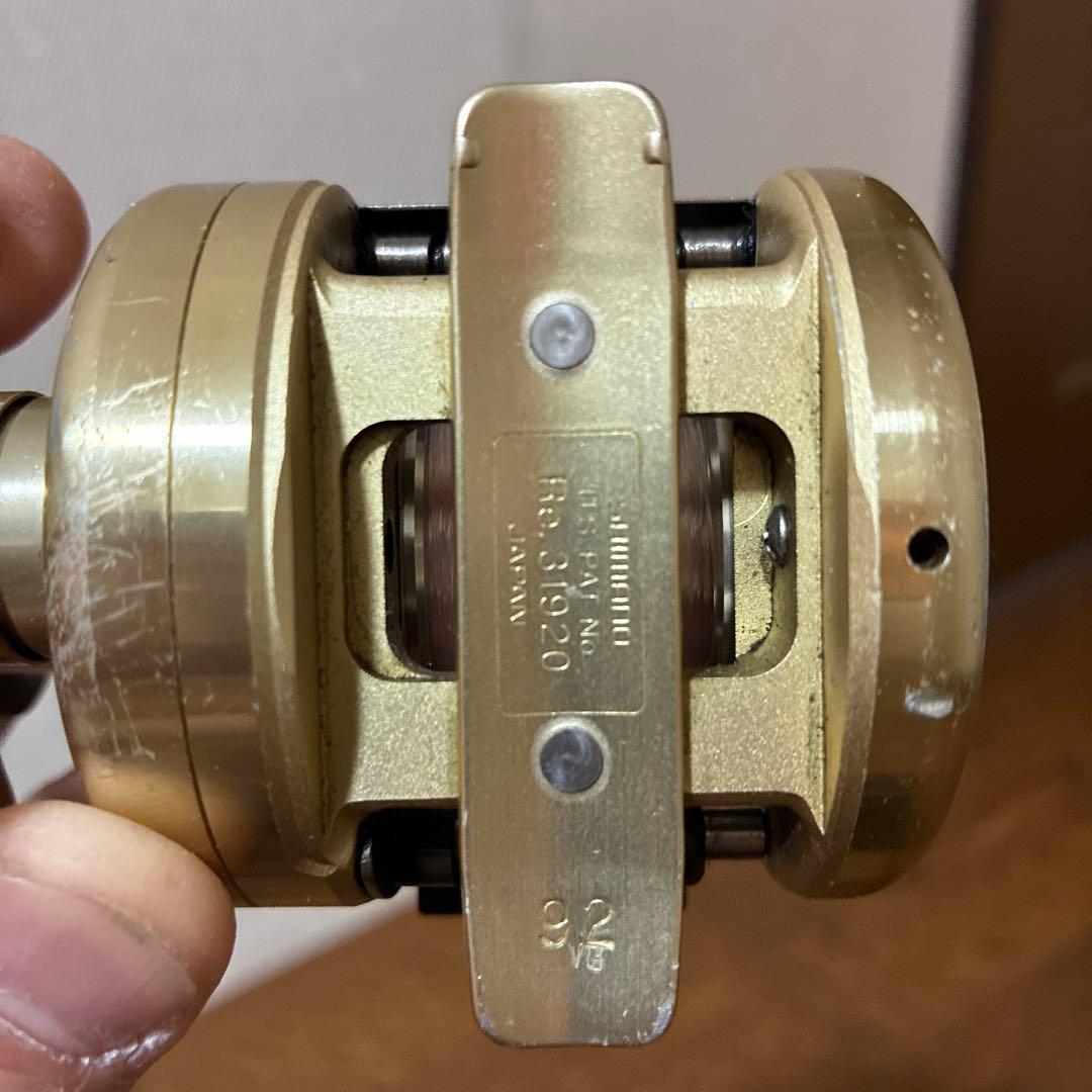 SHIMANO CALCUTTA ゴールド ベイトリール