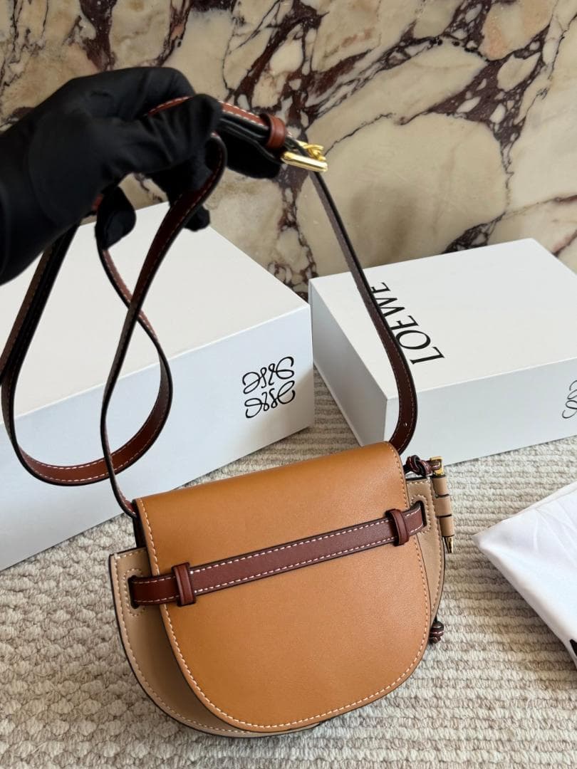 Loewe ノベルティ ゲート ミニショルダー アナグラム