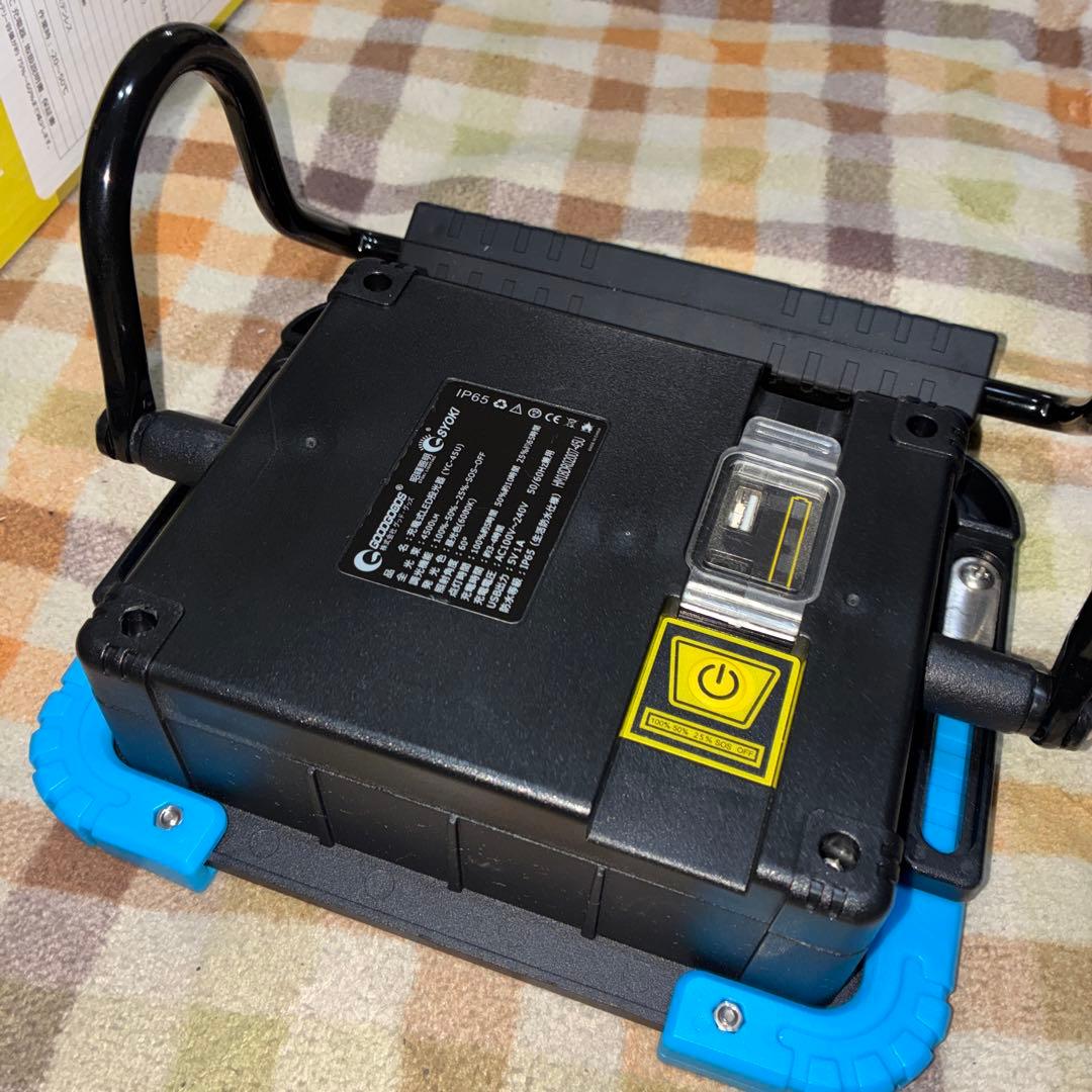 充電式LED投光器　磁石付き　美品　動作確認済み！！ランタン　爆光！集魚灯
