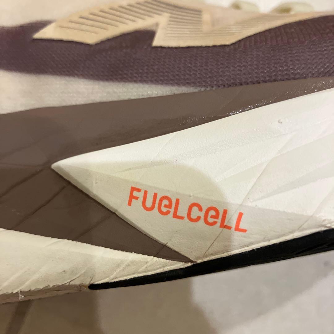 ニューバランス　フューエルセルレベルv5 27.5 2E Rebel v5