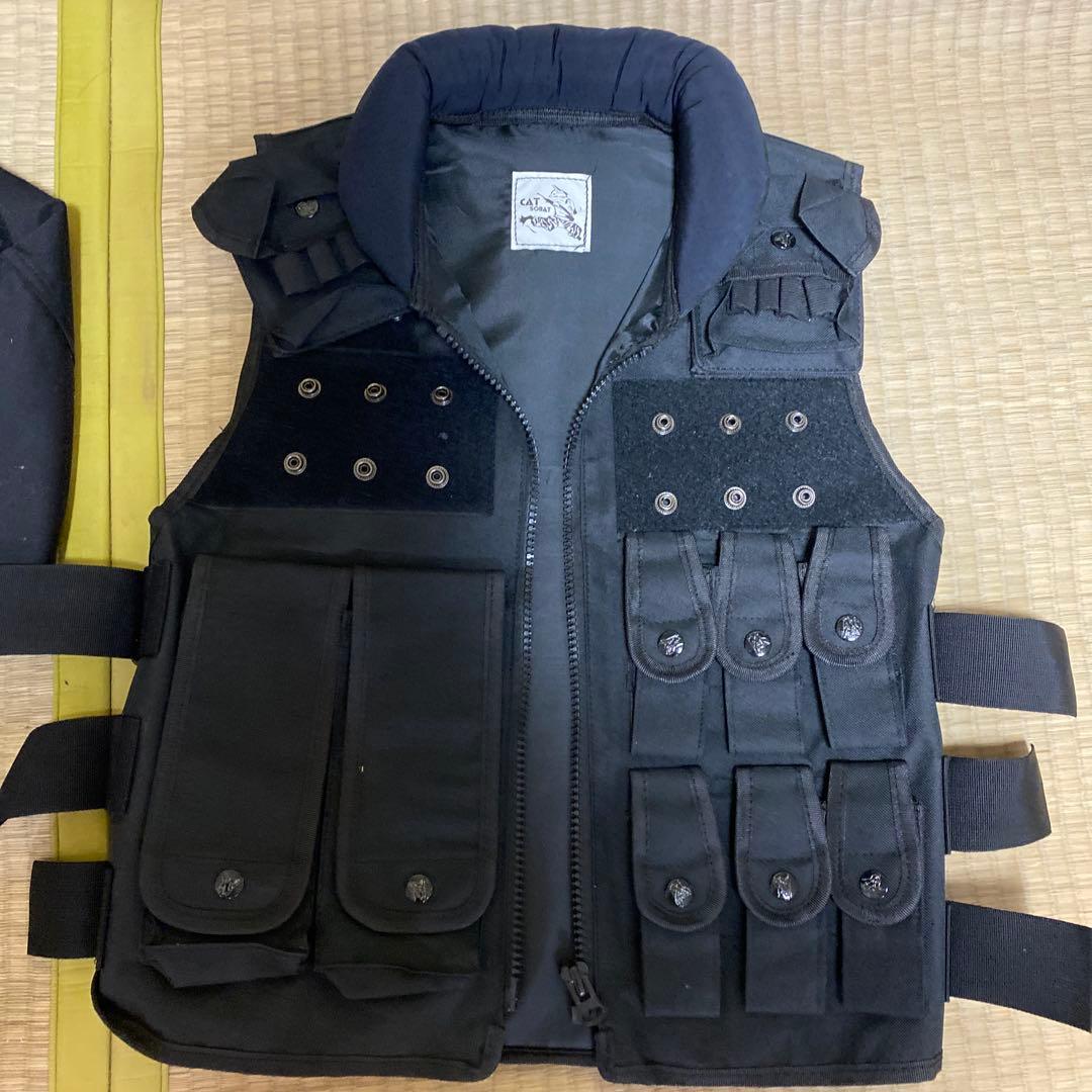 最終値下げUmbrella Corporation SWATベストと迷彩服セット