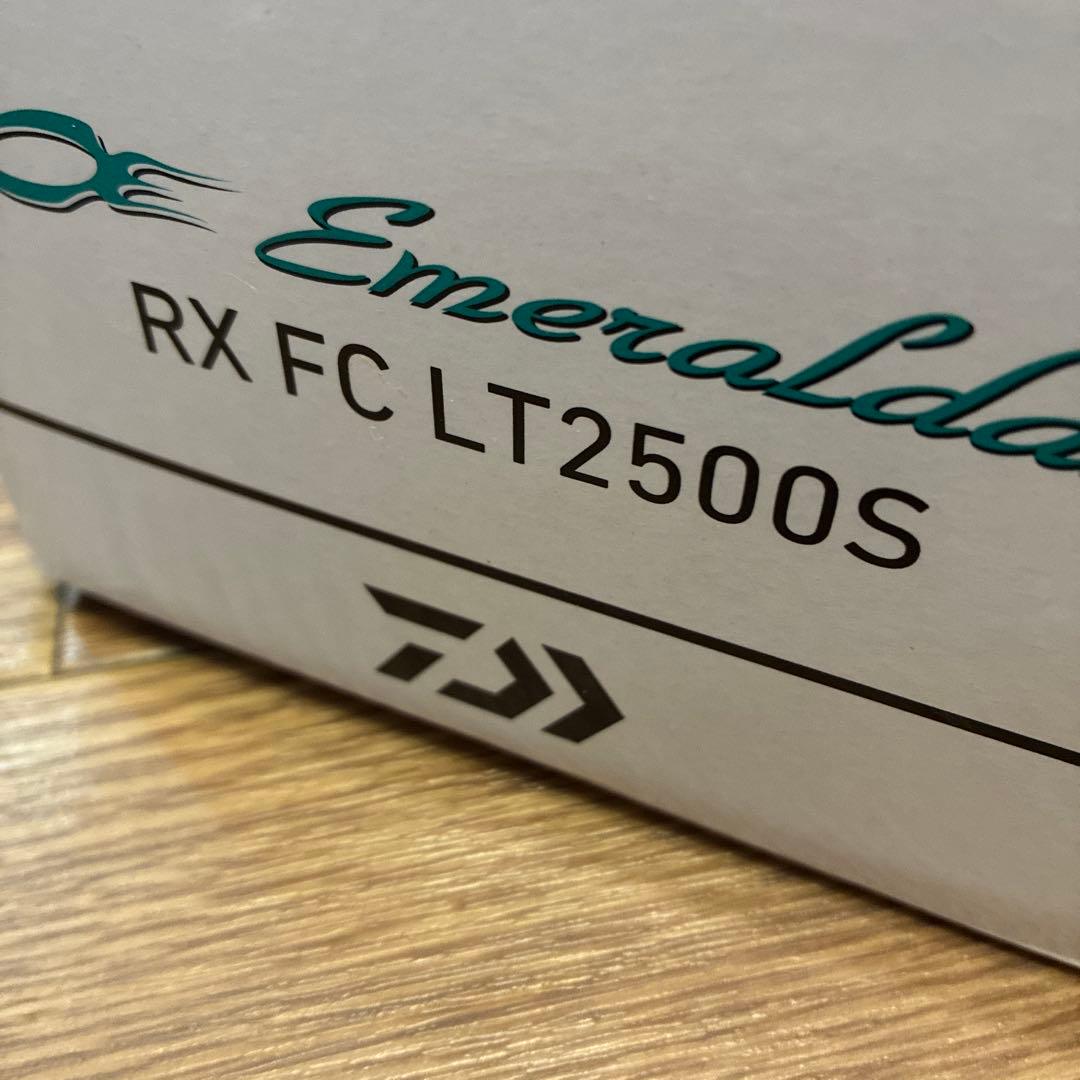 未使用　ダイワ　エメラルダス　RX FC LT2500S スピニングリール