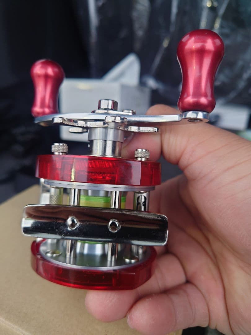 五十鈴　ヘッドハンターズ　ピラミッドヘッドBC420SSS ベイトリール レッド