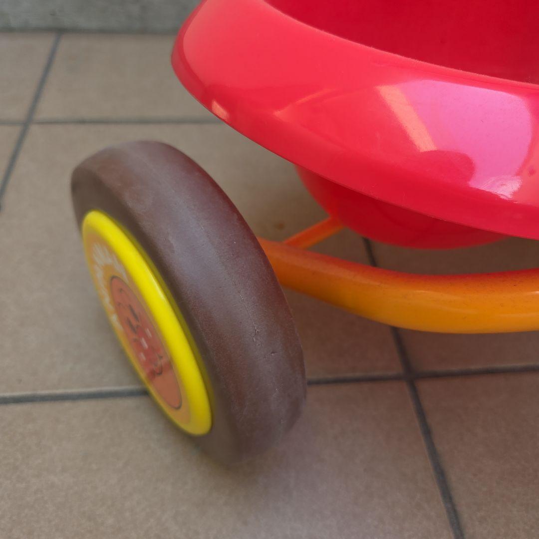 【美品】 アンパンマン 三輪車 me
