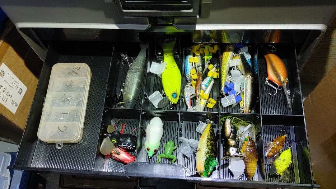 バスルアー　タックルボックス4つ　予備品　全て付けます　引退　レイドジャパン　等