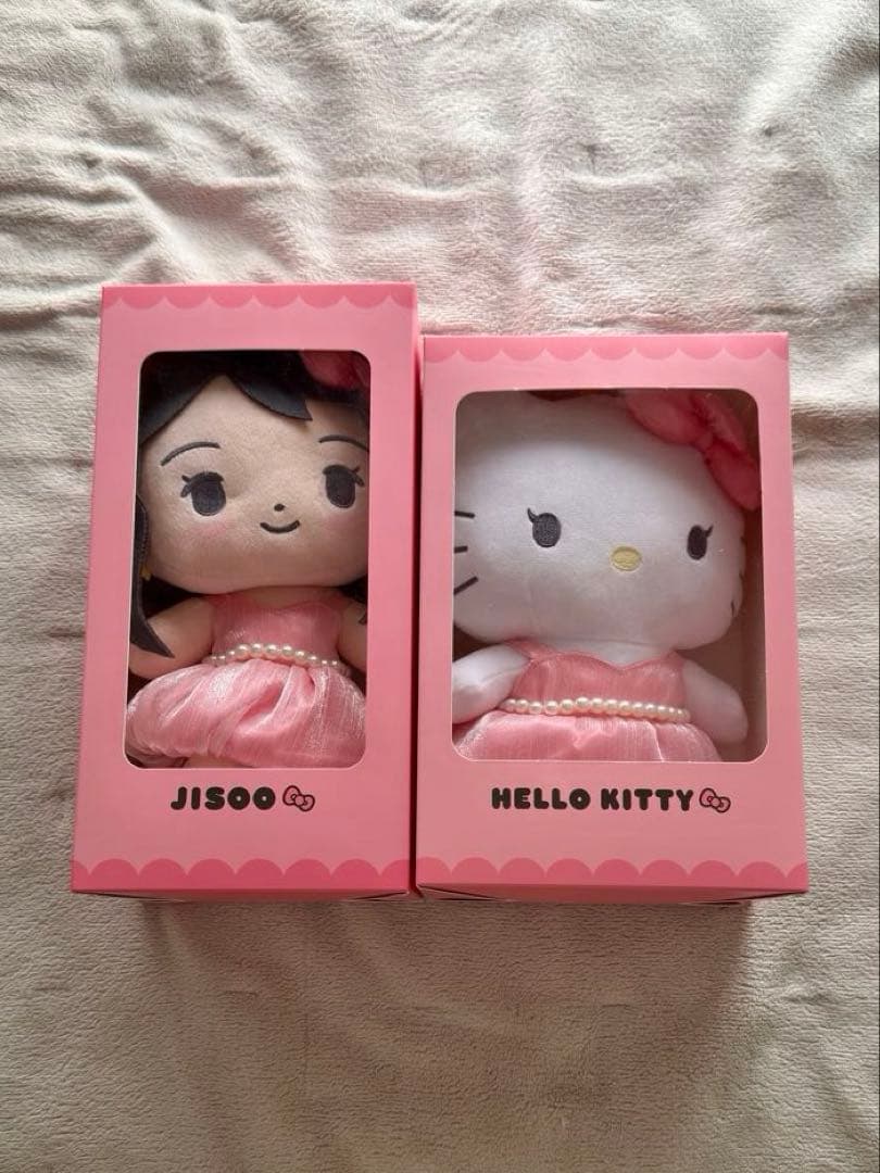 HELLO KITTY ×JISOO ぬいぐるみ