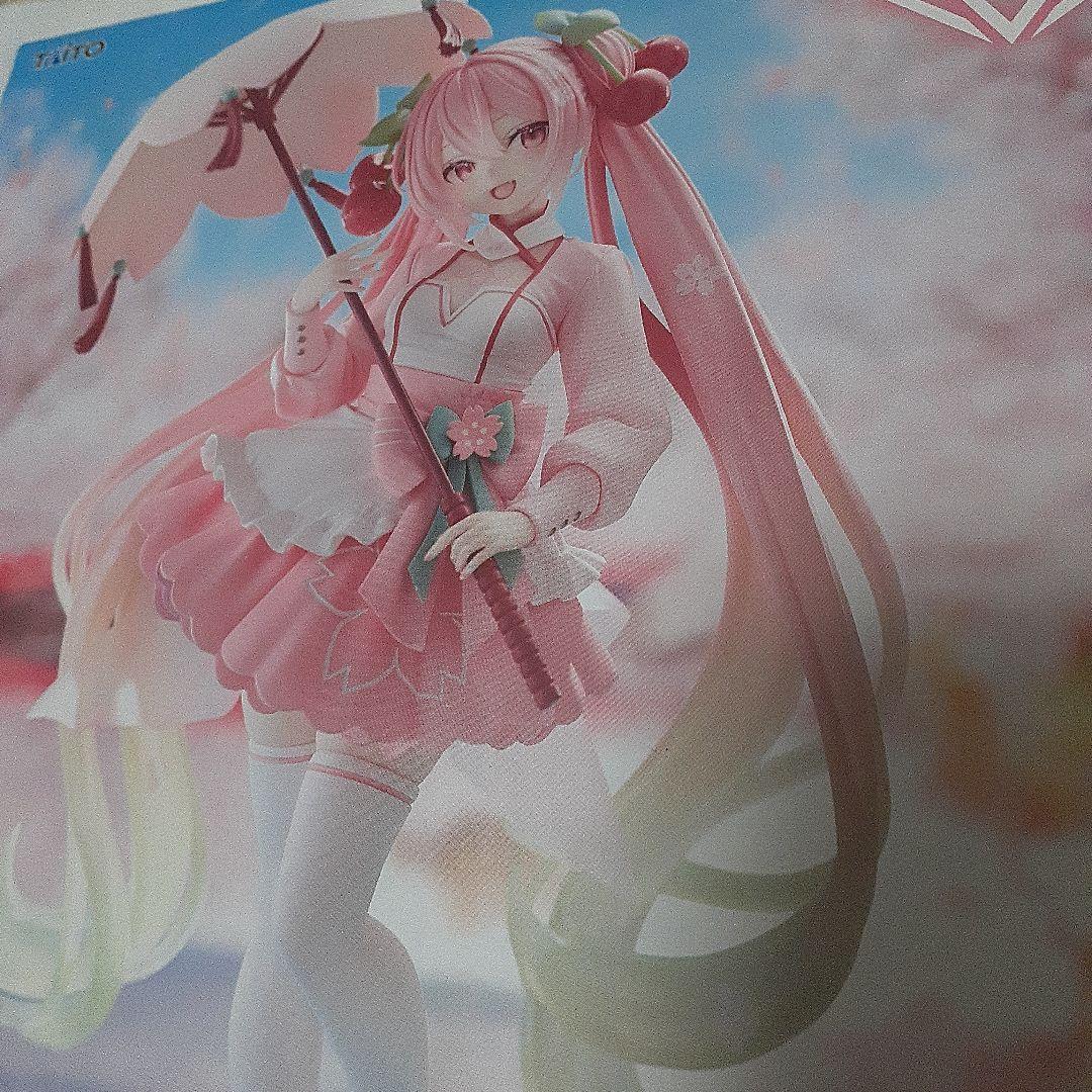 アニメキャラクターグッズまとめ売り缶バッジ＆美少女フィギュア等大量1000点以上