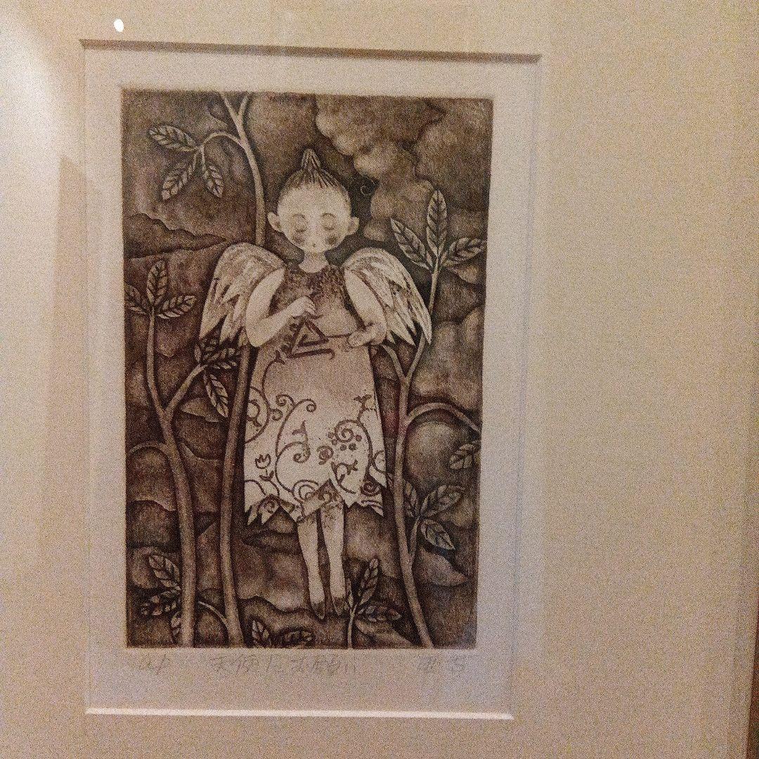 逸見亜古さん銅版画 天使にお願い　逸見亞古モスグリーン木製 額縁