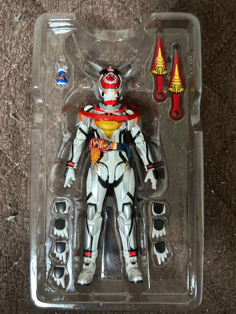 S.H.Figuarts フィギュアーツ 仮面ライダーアギレラクイーンビーゲノム