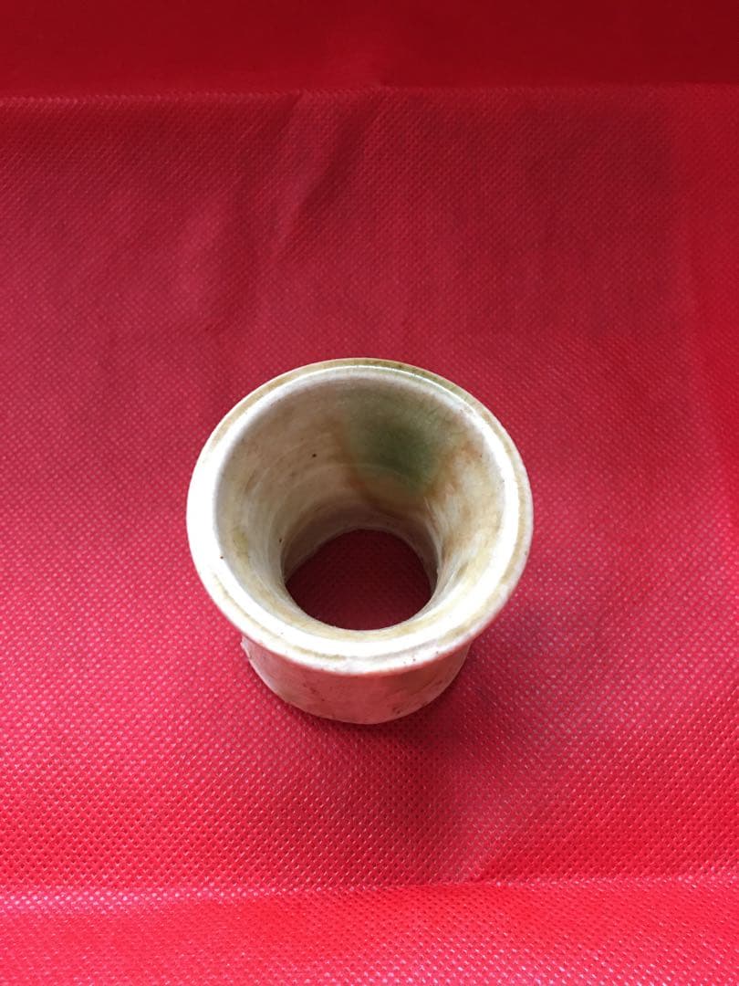 美濃焼　黄瀬戸茶筅立て　(天正末年から江戸前期)