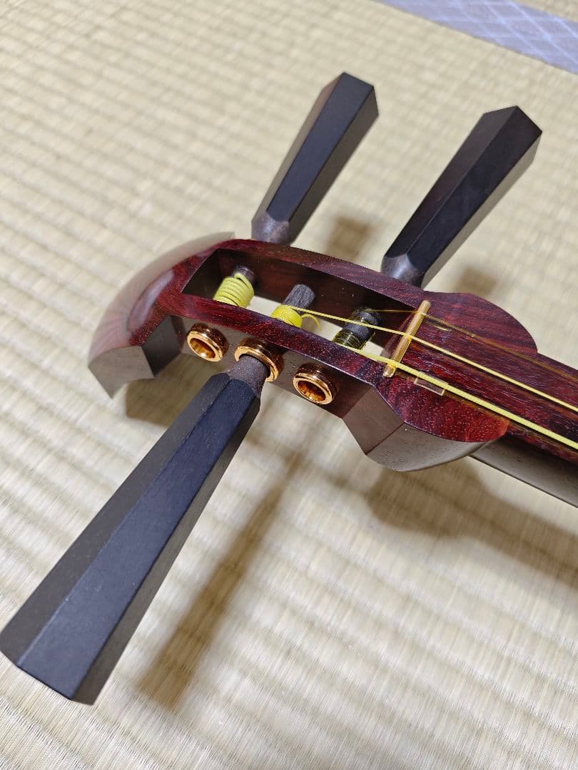 美品 津軽三味線 太棹 紅木 二本溝 べっ甲 バチ 駒 ケース 和楽器